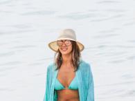 Jessica Alba w bikini na hawajskiej plaży